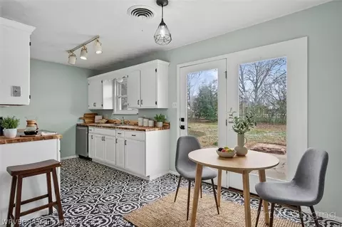 Dining - 204 Amherst Cir, Fort Smith, AR 72908 photo 1 of 1