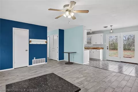 Living - 204 Amherst Cir, Fort Smith, AR 72908 photo 5 of 6