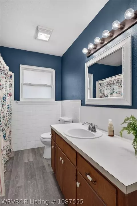 Bath - 204 Amherst Cir, Fort Smith, AR 72908 photo 3 of 4