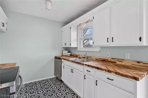 Kitchen - 204 Amherst Cir, Fort Smith, AR 72908 photo 1 of 2