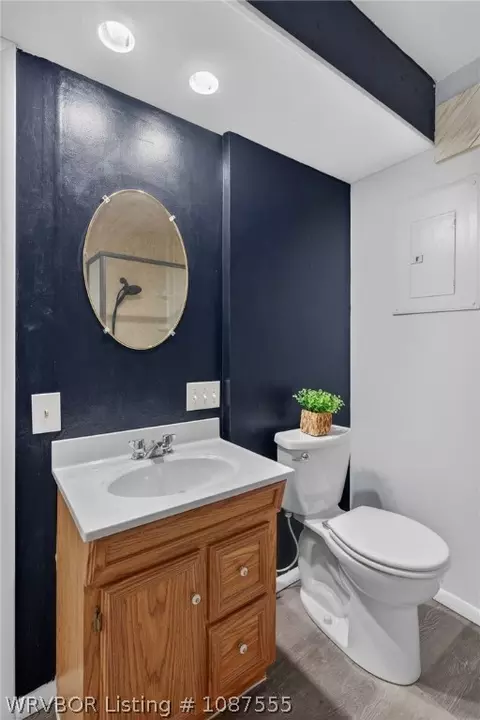 Bath - 204 Amherst Cir, Fort Smith, AR 72908 photo 1 of 4