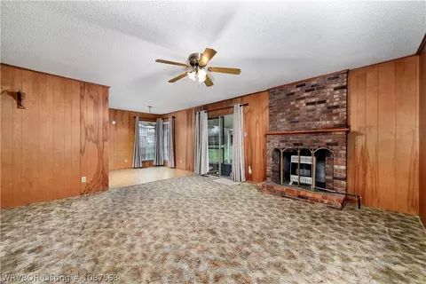 Living - 4316 Urbana Dr, Fort Smith, AR 72904 photo 2 of 4