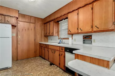 Kitchen - 4316 Urbana Dr, Fort Smith, AR 72904 photo 3 of 3