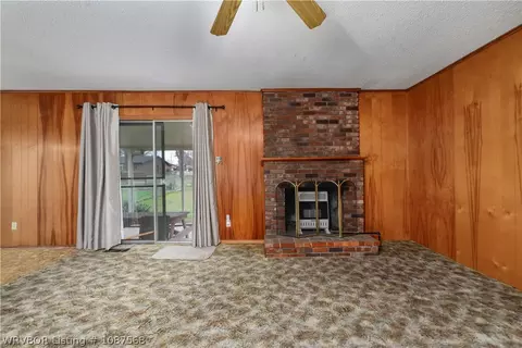 Living - 4316 Urbana Dr, Fort Smith, AR 72904 photo 4 of 4