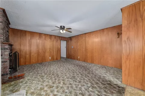 Living - 4316 Urbana Dr, Fort Smith, AR 72904 photo 3 of 4