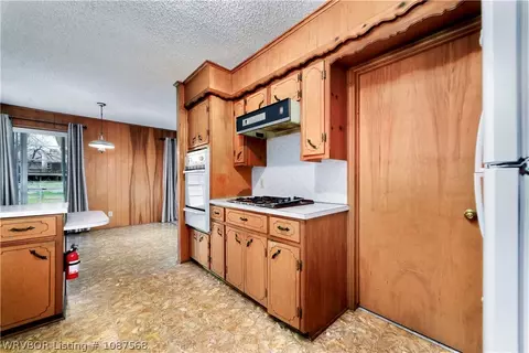 Kitchen - 4316 Urbana Dr, Fort Smith, AR 72904 photo 2 of 3