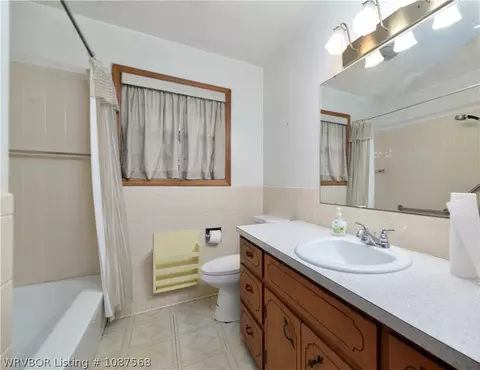 Bath - 4316 Urbana Dr, Fort Smith, AR 72904 photo 2 of 2