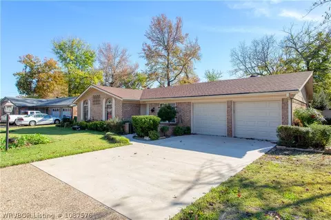 Exterior - 4608 Victoria Dr, Fort Smith, AR 72904 photo 3 of 9