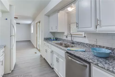 Entry Way - 4608 Victoria Dr, Fort Smith, AR 72904 photo 1 of 2
