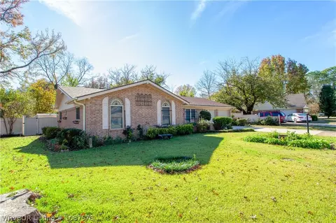 Exterior - 4608 Victoria Dr, Fort Smith, AR 72904 photo 4 of 9