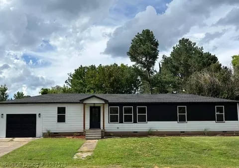 48 W Gary St, Greenwood, AR 72936