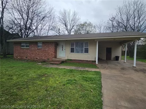 804 E Academy St, Paris, AR 72855