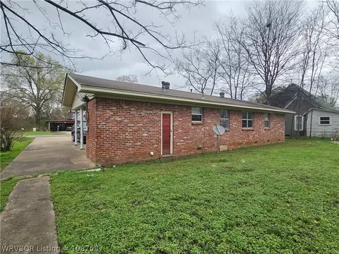 Exterior - 804 E Academy St, Paris, AR 72855 photo 2 of 3