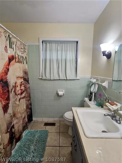 Bath - 804 E Academy St, Paris, AR 72855 photo 1 of 1