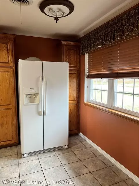 Kitchen - 118 Hall St, Paris, AR 72855 photo 7 of 7