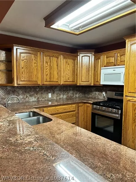 Kitchen - 118 Hall St, Paris, AR 72855 photo 3 of 7