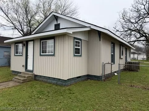Exterior - 1806 S S St, Fort Smith, AR 72901 photo 2 of 3
