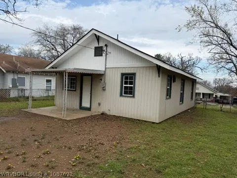 Exterior - 1806 S S St, Fort Smith, AR 72901 photo 3 of 3