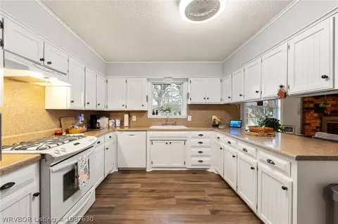 Kitchen - 1122 Wire Rd, Ozark, AR 72949 photo 2 of 2