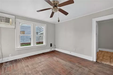 Living - 706 E Short Mountain St, Paris, AR 72855 photo 2 of 4