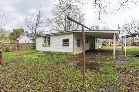 Exterior - 706 E Short Mountain St, Paris, AR 72855 photo 2 of 6