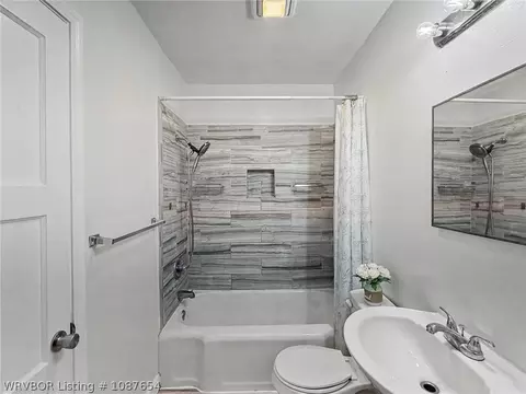 Bath - 424 35th St, Fort Smith, AR 72903 photo 2 of 2