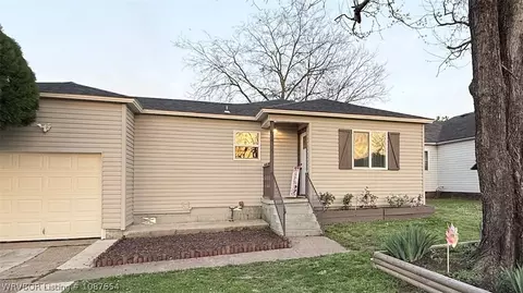 Exterior - 424 35th St, Fort Smith, AR 72903 photo 4 of 5
