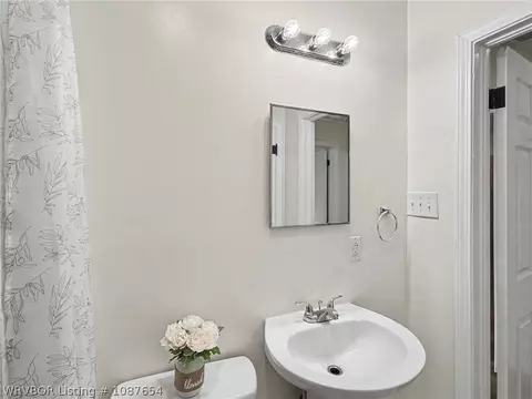 Bath - 424 35th St, Fort Smith, AR 72903 photo 1 of 2