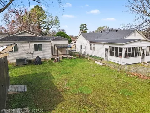 Exterior - 424 35th St, Fort Smith, AR 72903 photo 3 of 5