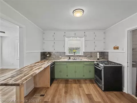 Kitchen - 424 35th St, Fort Smith, AR 72903 photo 1 of 3