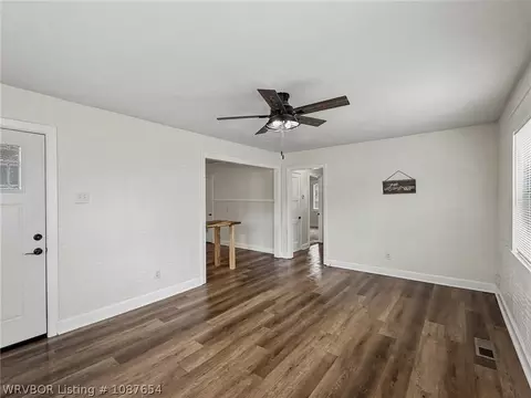 Living - 424 35th St, Fort Smith, AR 72903 photo 2 of 3
