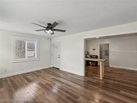 Living - 424 35th St, Fort Smith, AR 72903 photo 1 of 3