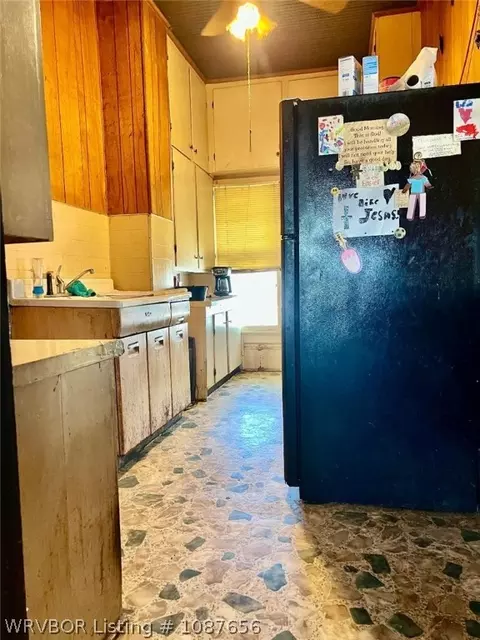 Kitchen - 522 Wire Rd, Ozark, AR 72949 photo 2 of 2
