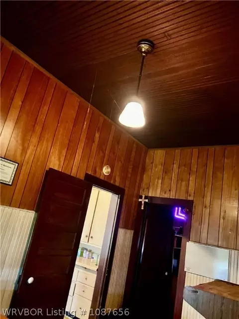 Entry Way - 522 Wire Rd, Ozark, AR 72949 photo 4 of 6
