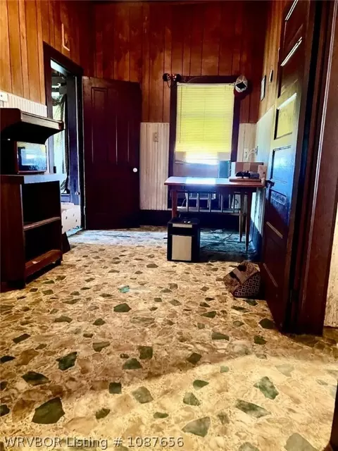 Entry Way - 522 Wire Rd, Ozark, AR 72949 photo 1 of 6