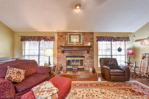 Living - 473202 1127 Rd, Muldrow, OK 74948 photo 3 of 3