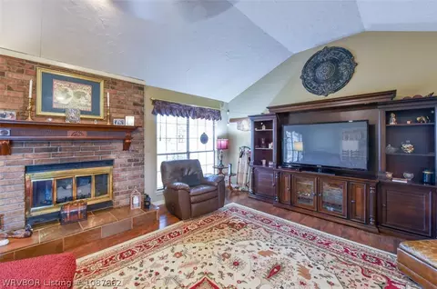 Living - 473202 1127 Rd, Muldrow, OK 74948 photo 2 of 3
