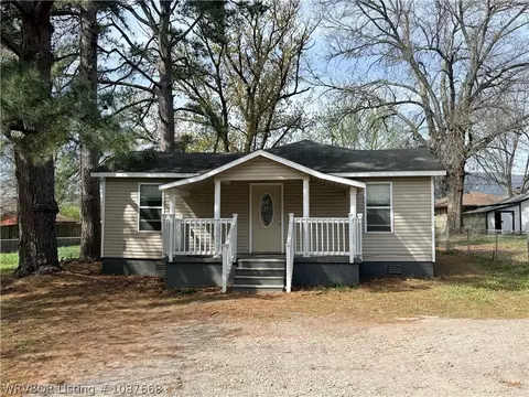 207 Pearl St, Poteau, OK 74953