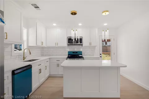 Kitchen - 2312 Wirsing Ave, Fort Smith, AR 72904 photo 2 of 3