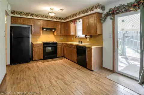 Kitchen - 507 Darlene Dr, Mansfield, AR 72944 photo 3 of 4