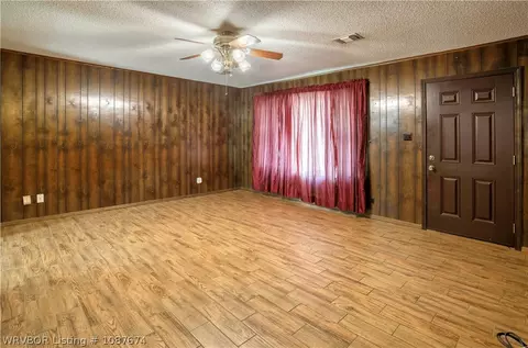 Living - 507 Darlene Dr, Mansfield, AR 72944 photo 2 of 4