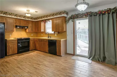 Kitchen - 507 Darlene Dr, Mansfield, AR 72944 photo 4 of 4