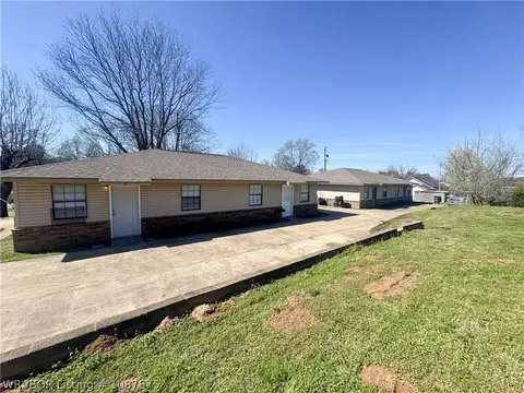 1002 Falconer St, Charleston, AR 72933