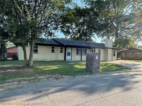 1107 E St, Barling, AR 72923 photo 2