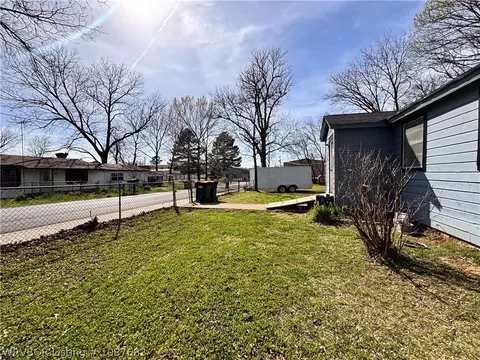 Exterior - 204 Choctaw St, Hackett, AR 72937 photo 8 of 17