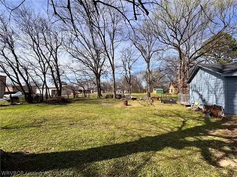 Exterior - 204 Choctaw St, Hackett, AR 72937 photo 10 of 17