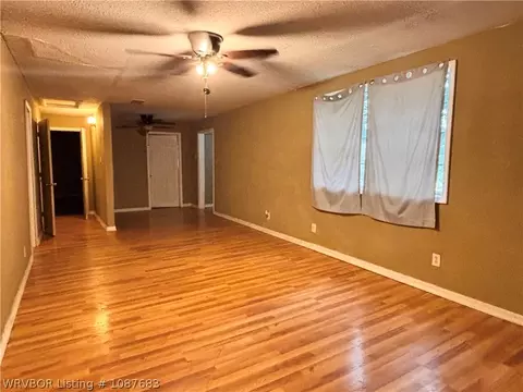 Living - 204 Choctaw St, Hackett, AR 72937 photo 3 of 3