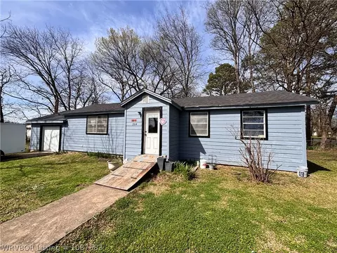 Exterior - 204 Choctaw St, Hackett, AR 72937 photo 2 of 17