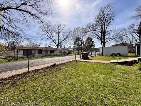 Exterior - 204 Choctaw St, Hackett, AR 72937 photo 9 of 17