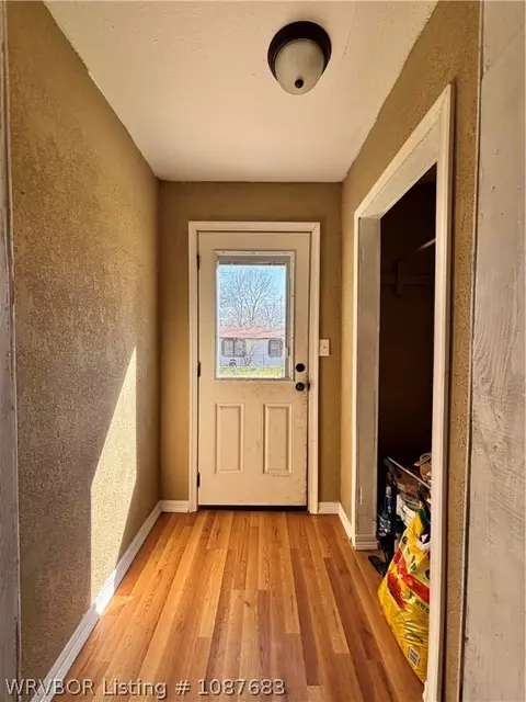 Entry Way - 204 Choctaw St, Hackett, AR 72937 photo 1 of 5